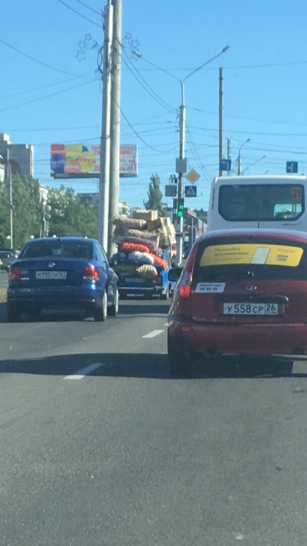 Друг смеялся сквозь слезы, а я пытался ему объяснить что это просто торгаши едут с Южного рынка