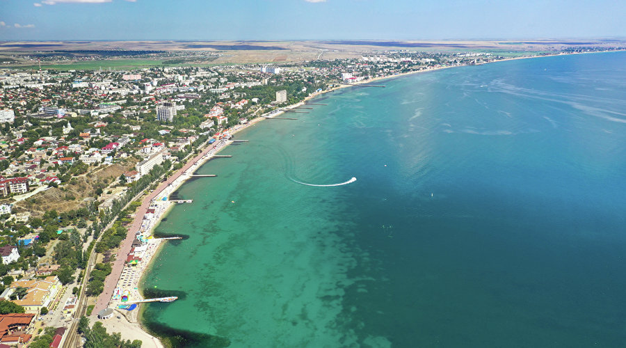 Вид на побережье Феодосии // Фото: Туристический портал Крыма, Сергей Коршунов