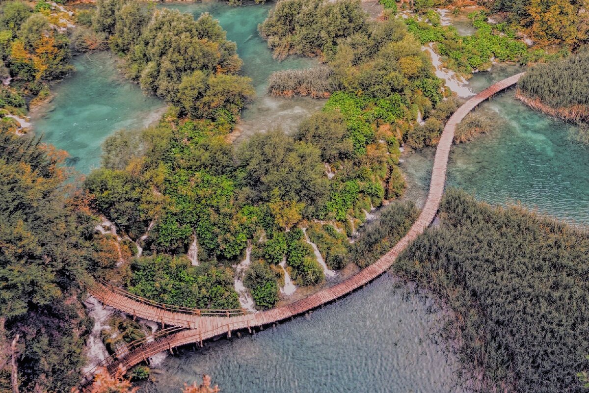 Вид на Плитвицкие озёра сверху, Хорватия