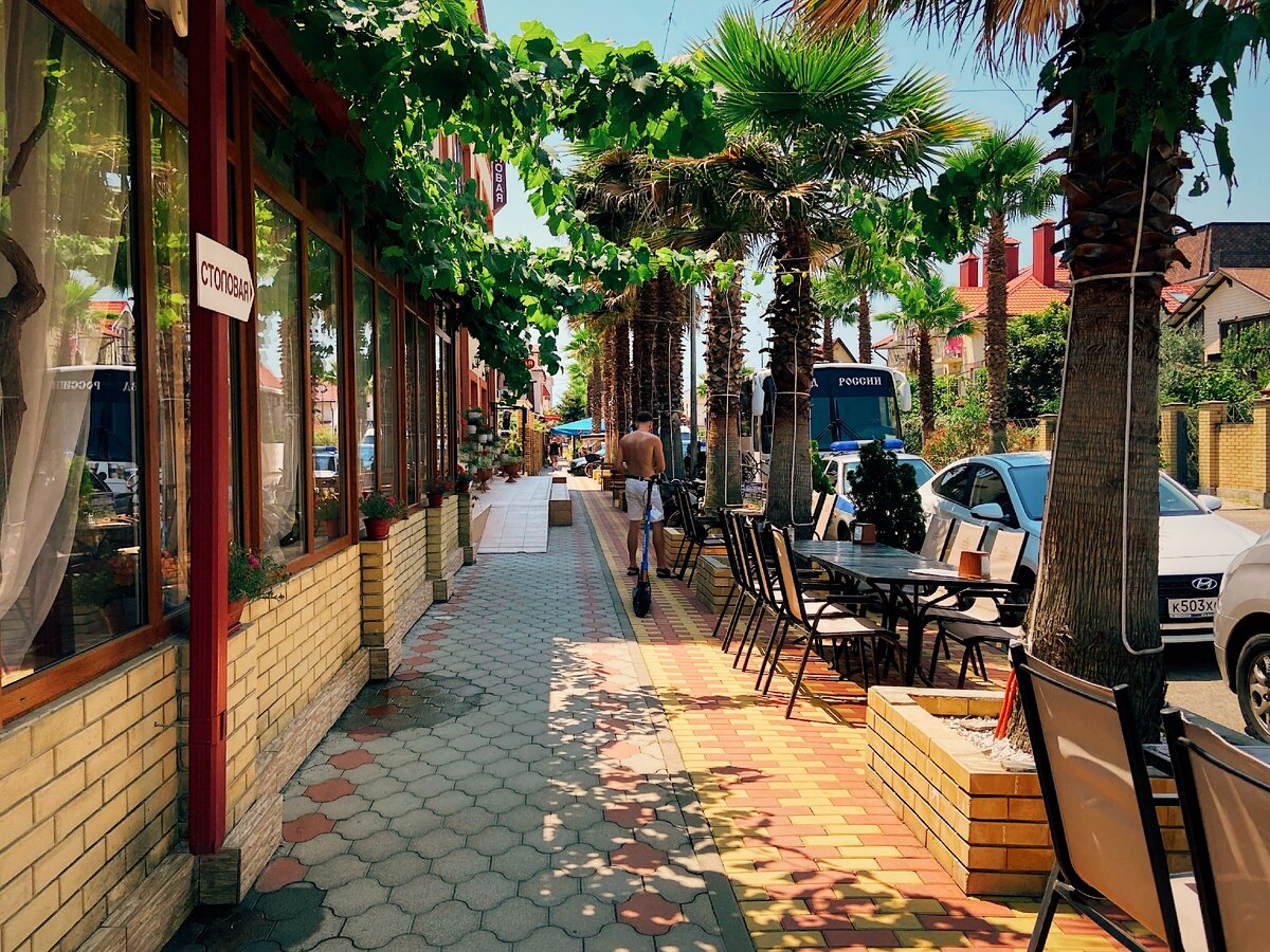 Улочки  в районе Имеретинской бухты, Сочи.