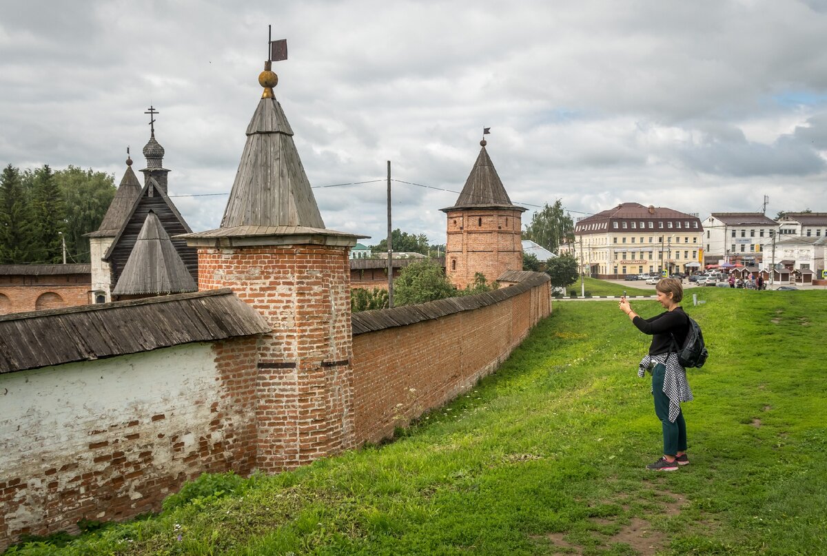 Памятники горбушка фото