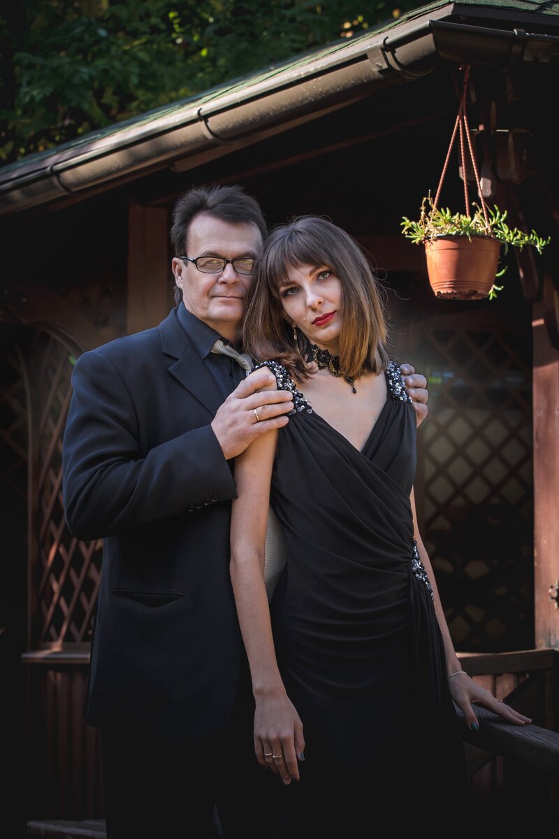 Жить в согласии, с любовью и радостью. Быть в позитиве. Жизнь сама мостит дорожку, даже если все вокруг идет кувырком.