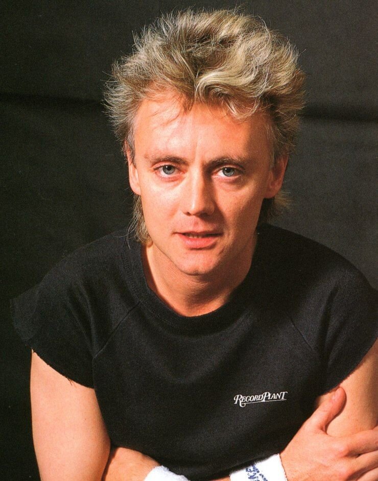 Роджер Меддоуз Тейлор (р. 1949 г.) — британский барабанщик, мультиинструменталист, автор песен, композитор, певец (лирический тенор). Наиболее знаменит как участник группы Queen и солист The Cross. 