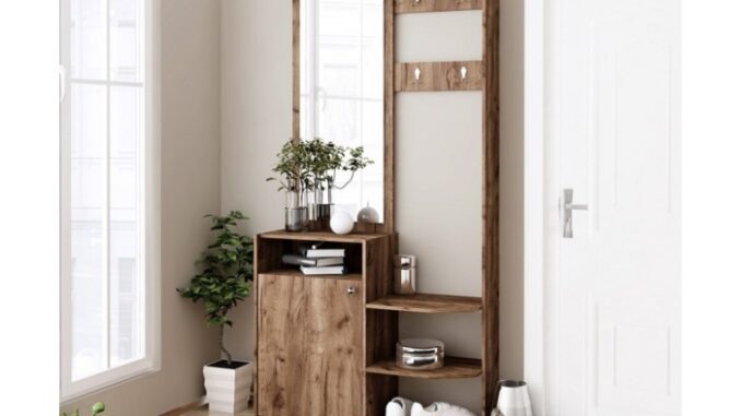 Вход в наш дом может стать серьезным испытанием. Некуда оставить туфли, с которыми мы были на улице. Нам сложно найти место для нашего пальто на ограниченном количестве уже занятых вешалок. Вите бытовые коридорные неурядицы многим из вас хорошо известны, но сегодня я всерьез заинтересован в том, чтобы найти правильное решение для обустройства мини-коридора.