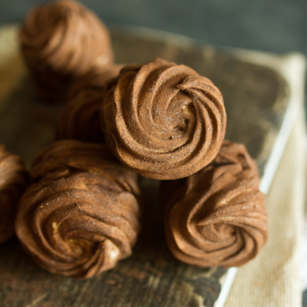 Для придания более насыщенного шоколадного оттенка можно использовать натуральный гелевый краситель