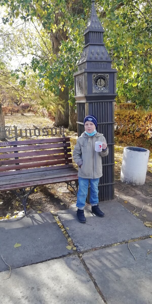 С выигранной кружкой! Теперь чай и какао только из неё!)