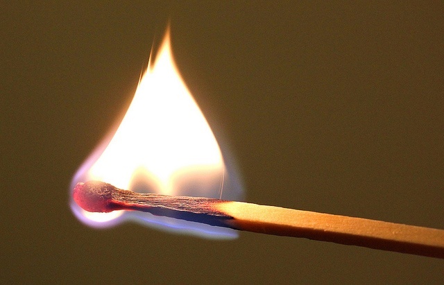 Я чем-то похожа на спичку, мгновенно загораюсь, и также быстро потухаю