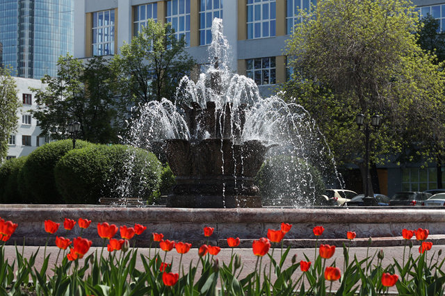 фото pravdaurfo.ru Екатеринбург, Каменный цветок, фонтан