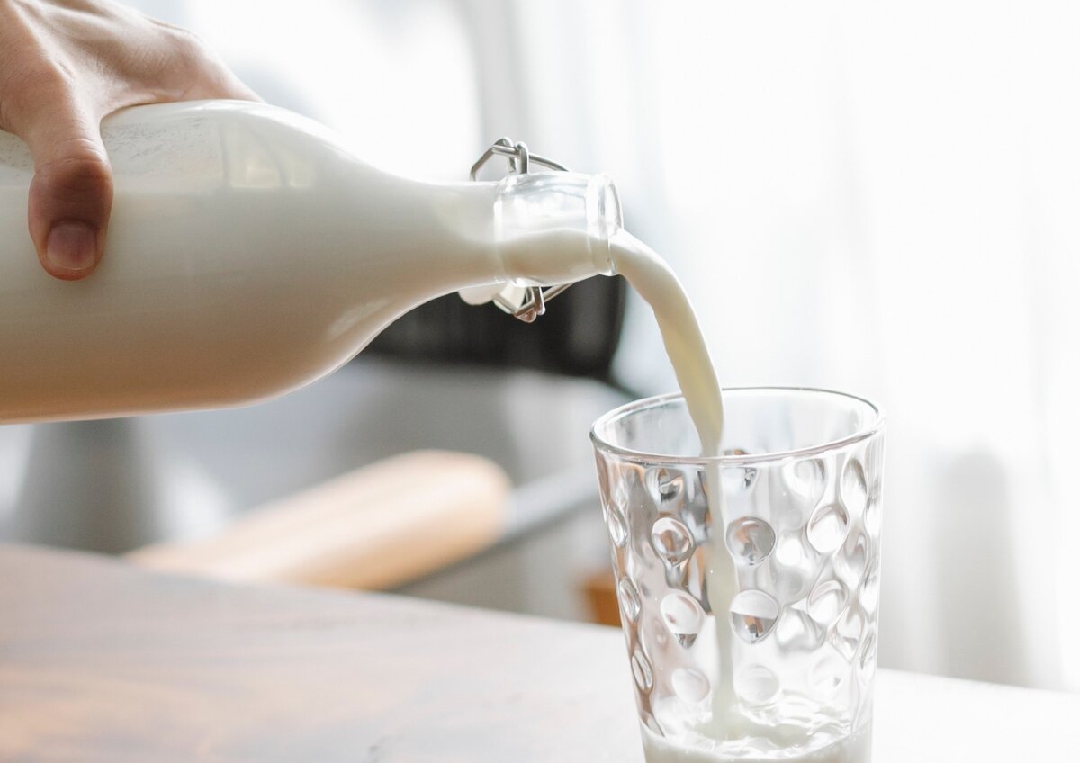 Молоко является едой само по себе