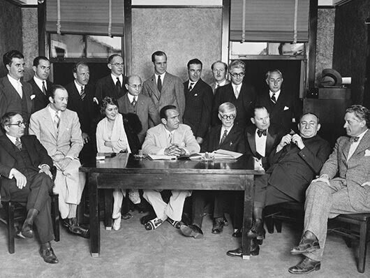 1927 год, создатели Академии. Луис Б. Майер сидит слева 