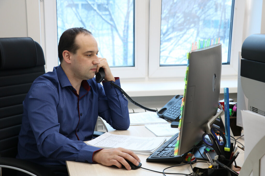 Специалист по договорной работе Александр Ерофеев.