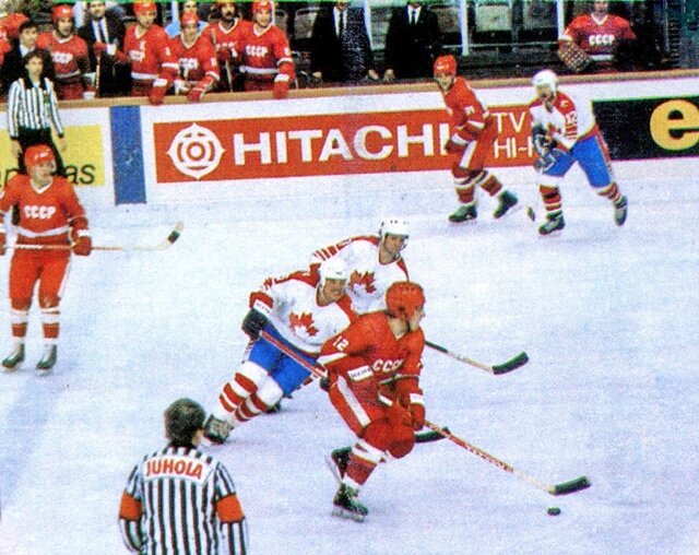 Изображение с Яндекс.Картинки (на фото - игра между сборными СССР и Канады).