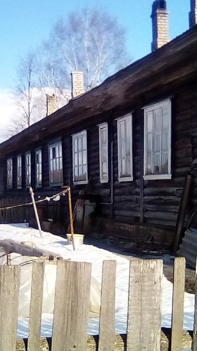 Барак, где живет бабушка Зинаида Ивановна Цветкова