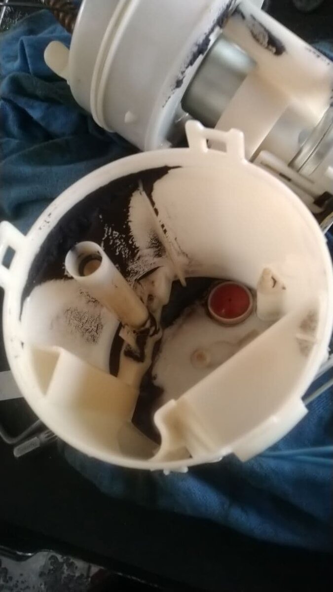 грязь в корпусе бензонасоса