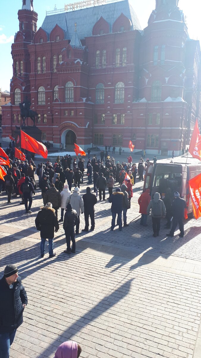 Цветы от партии КПРФ