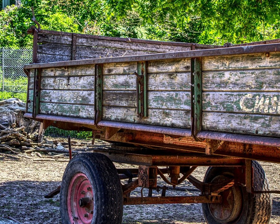 Изображение взято для ознакомления. Ссылка на изображение: https://cdn.pixabay.com/photo/2018/05/09/20/30/trailers-3386088_960_720.jpg