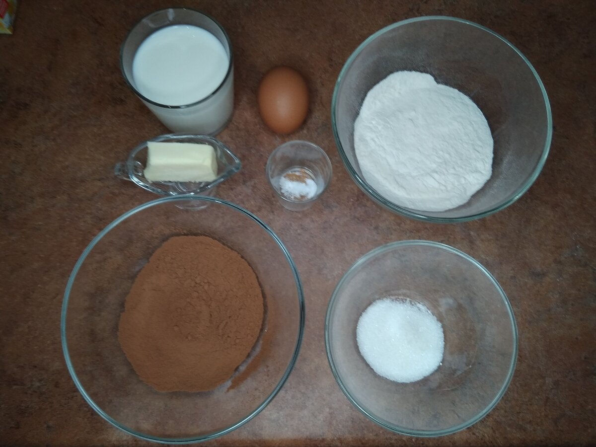 Из данного количества ингредиентов получится 10 блинчиков (для сковороды 24 см)