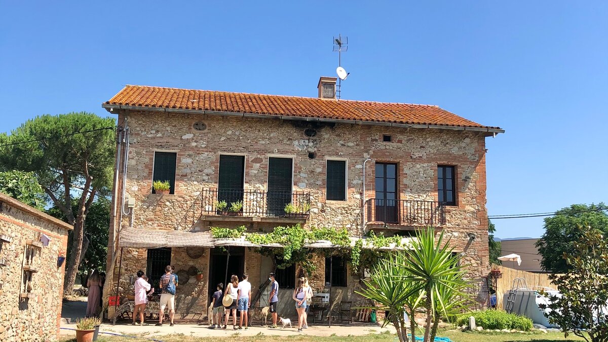 Окна с рольставнями. Испания