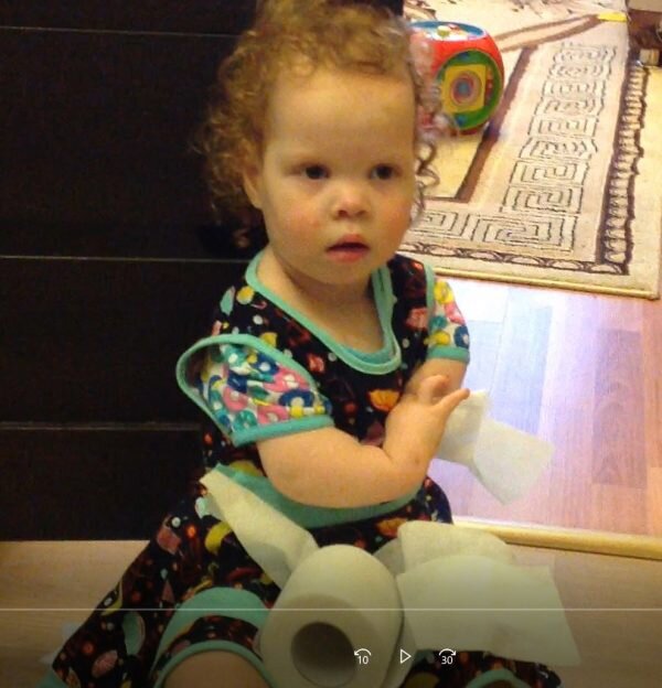 Владе 1 год 11 месяцев, и она всего три дня Дома. фото из семейного архива автора.