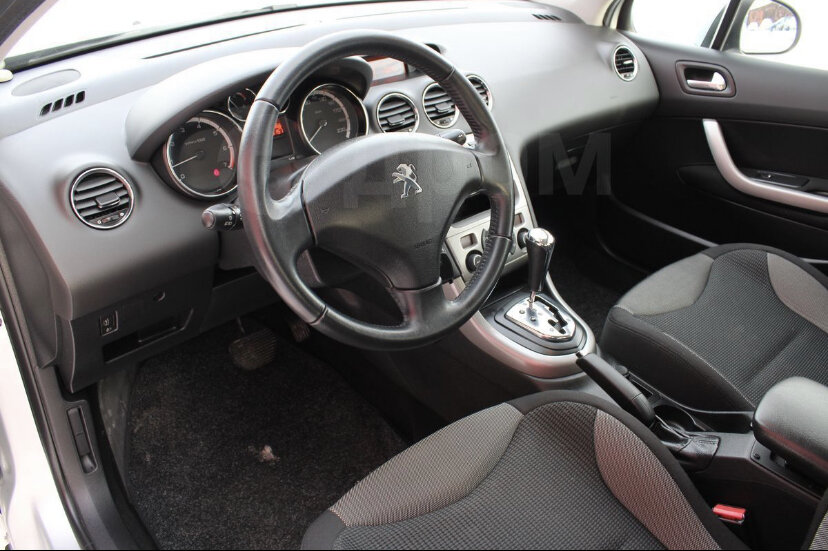 Интерьер Peugeot 308.