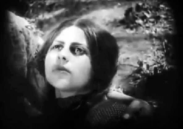 Барбара Мадатова после звездной роли вышла замуж и ушла из кино - типичная в те годы история. Фото из открытых источников этого вашего интернета