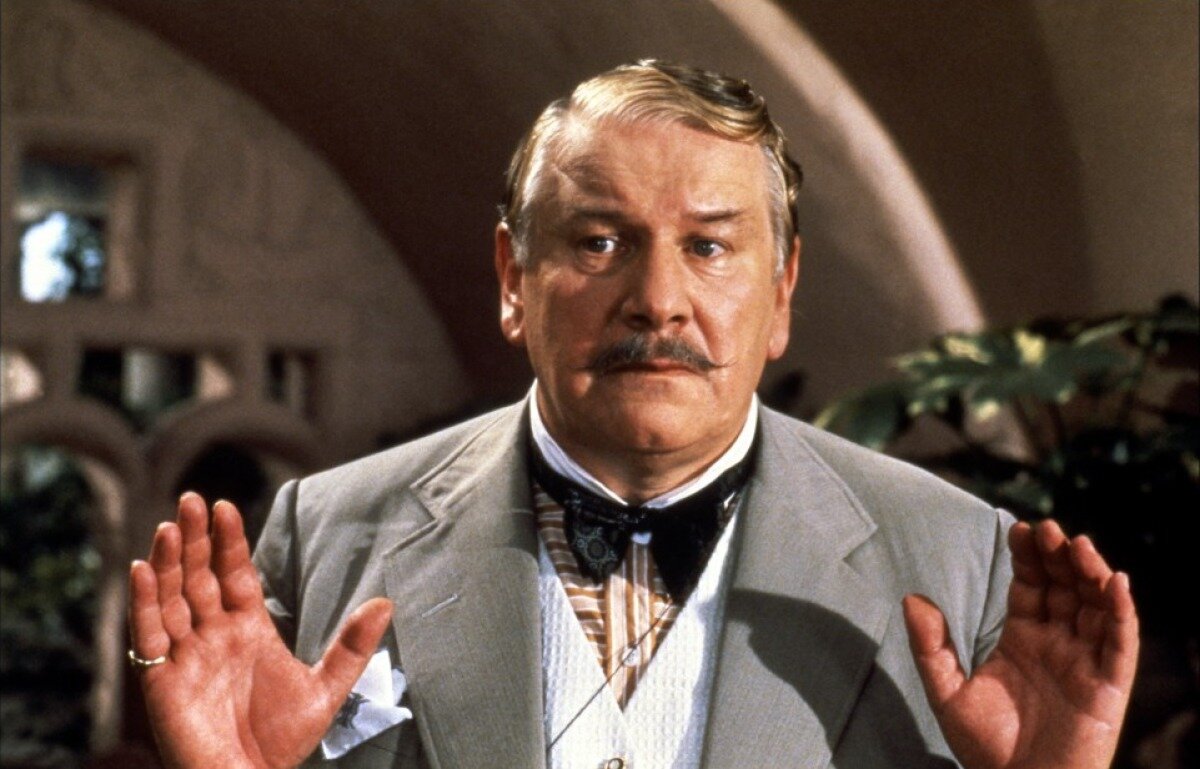 Питер Устинов в роли Пуаро