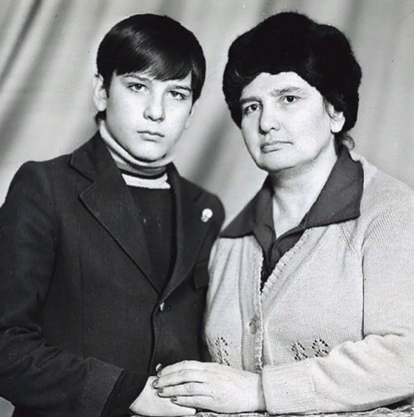 Юный Ярослав Бойко с мамой. Источник фото: www.instagram.com