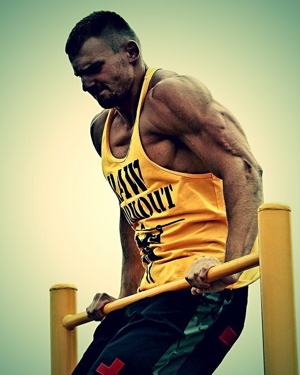 Таким спортсмен был в старшей школе (на фото Адам Роу)