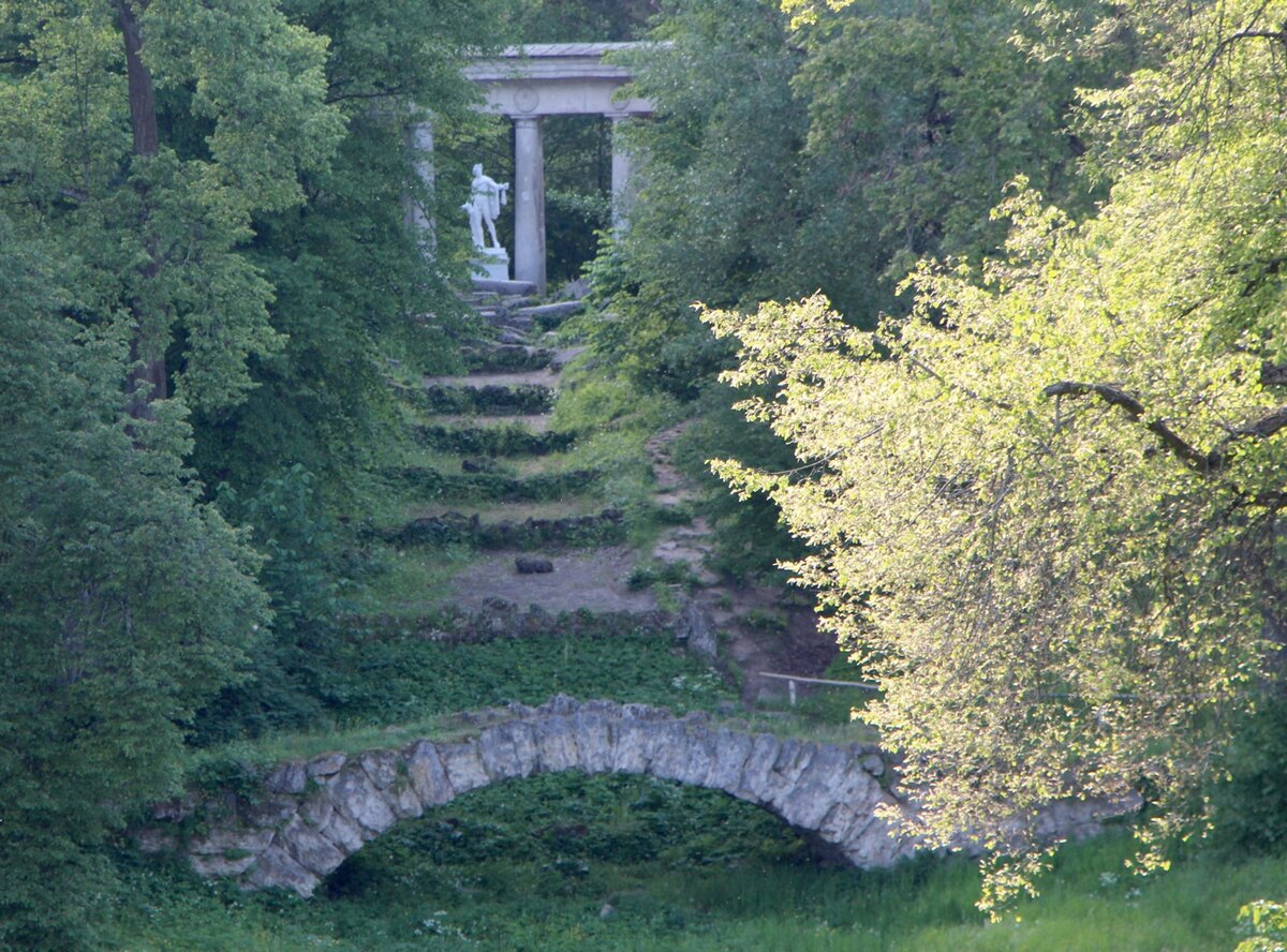 Колоннада Аполлона, Павловский парк