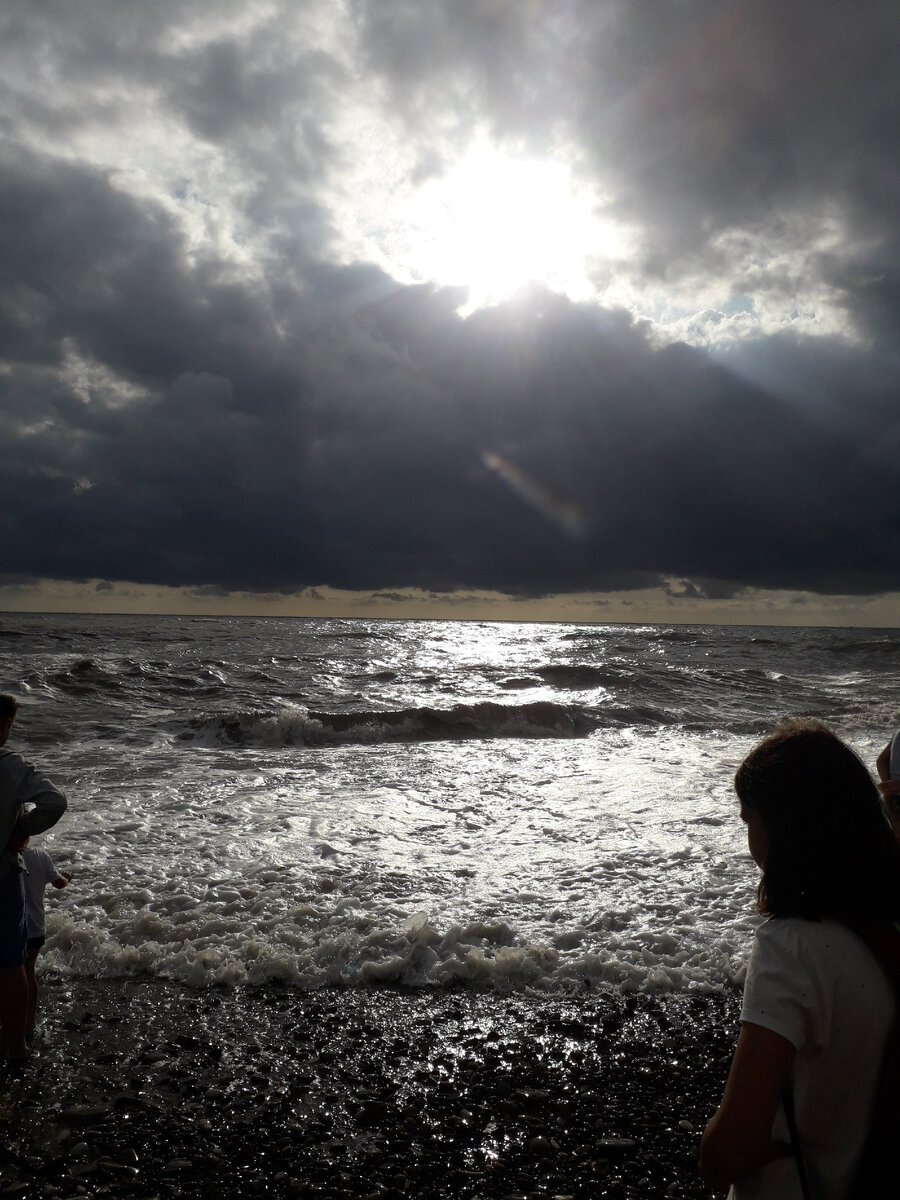 Штормовое море завораживает своей силой и буйством