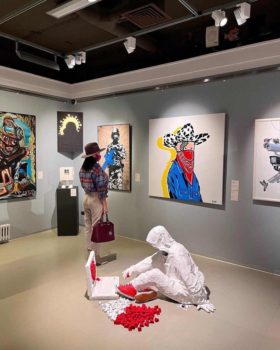 Листайте карусель