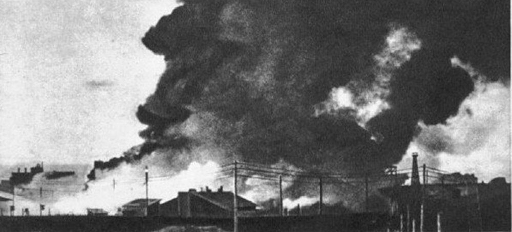 8 сентября 1941 года. Пожар на Бадаевских складах после массированной бомбардировки