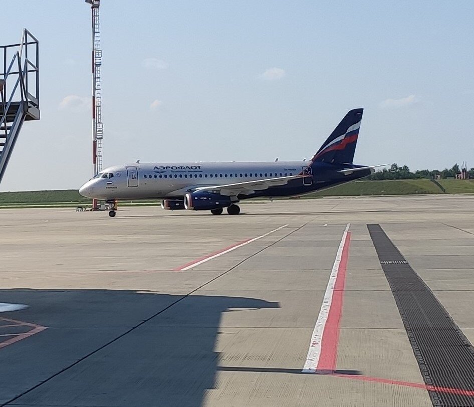 Самолет SSJ-100