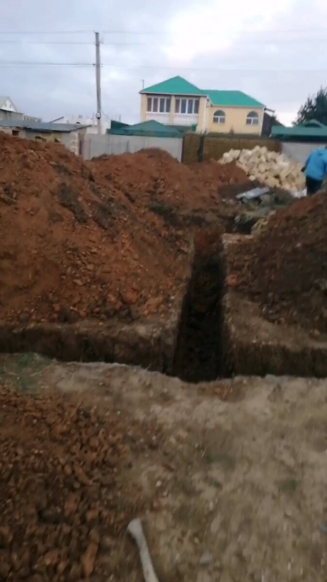 Траншея под фундамент