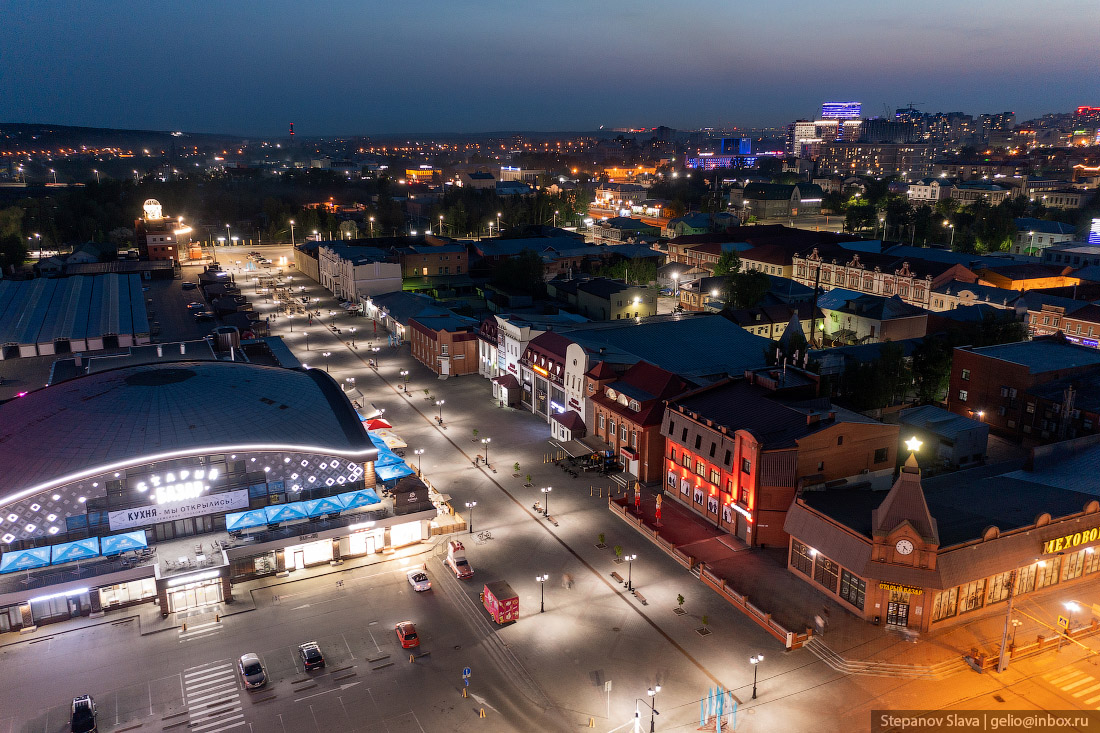 барнаул дом под шпилем ночью. барнаул алтайский край. барнаул западная сибирь. барнаул столица алтайского края. барнаул центр города.