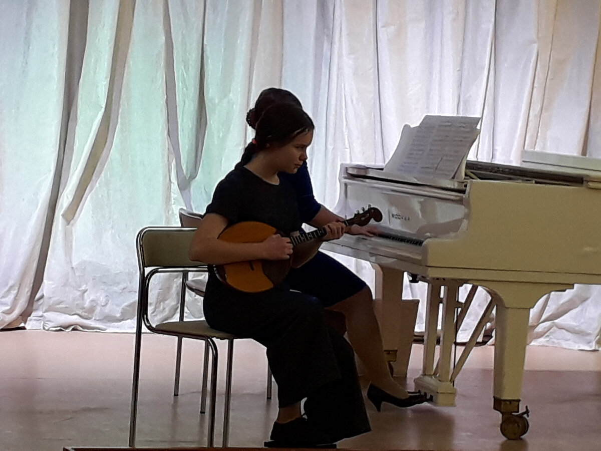 Сегодня в ДМШ, как и в советское время, дети получают эстетическое образование. Фото автора.