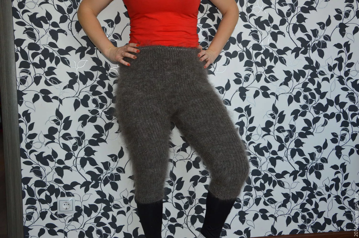 Хорошая зимняя экипировка, и спокойно помещается под юбку. Фото из свободных источников