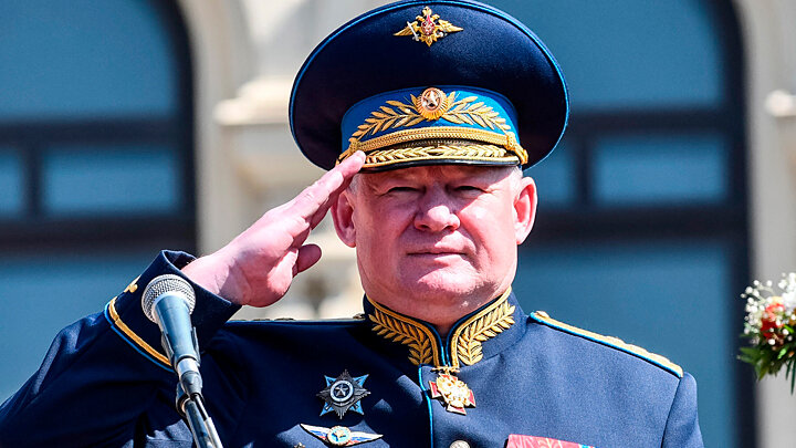 ГЛАВОЙ МИРОТВОРЧЕСКОЙ МИССИИ РОССИИ В КАЗАХСТАНЕ НАЗНАЧЕН КОМАНДУЮЩИЙ ВДВ АНДРЕЙ СЕРДЮКОВ. ФОТО: ИГОРЬ ИВАНКО / АГН "МОСКВА" 