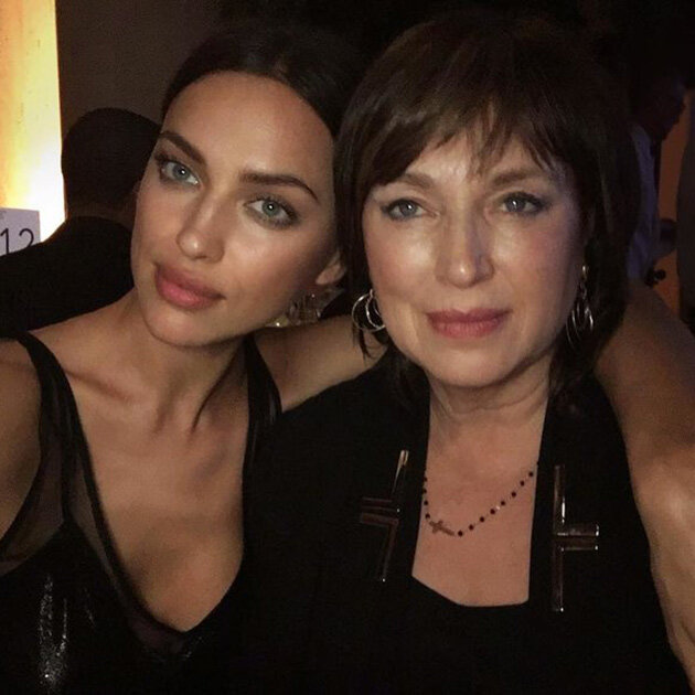 Ольга Шайхлисманова, мама Ирины Шейк
Ирина Шейк произвела настоящий фурор, показав поклонникам свою маму Ольгу. Теперь мы знаем, в кого модель выросла такой привлекательной - в маму, конечно же. 