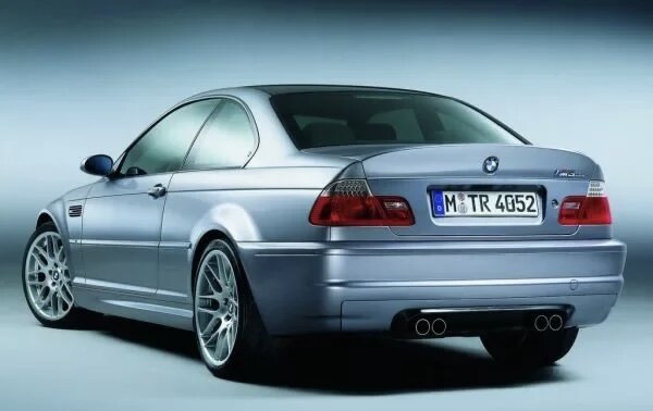 Третья серия автомобилей BMW может одновременно похвастаться мощностью и компактными габаритами. Но все же M-серия куда быстрей и привлекательней, нежели стандартный вариант.