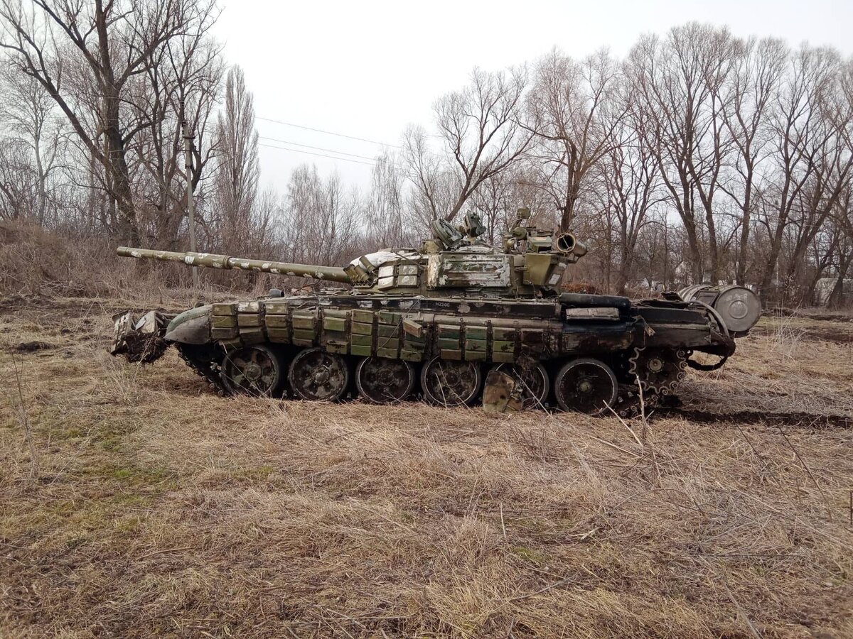 Теперь поля бороздят танки