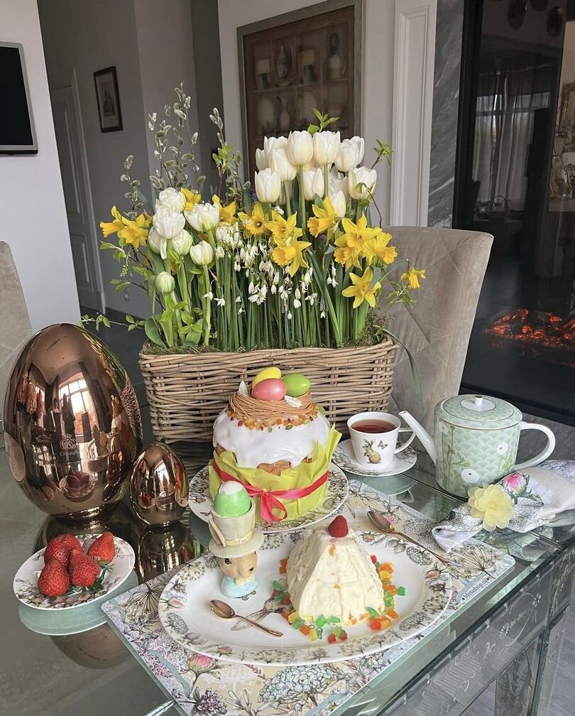 Яна Рудковская показала подписчикам роскошный пасхальный завтрак