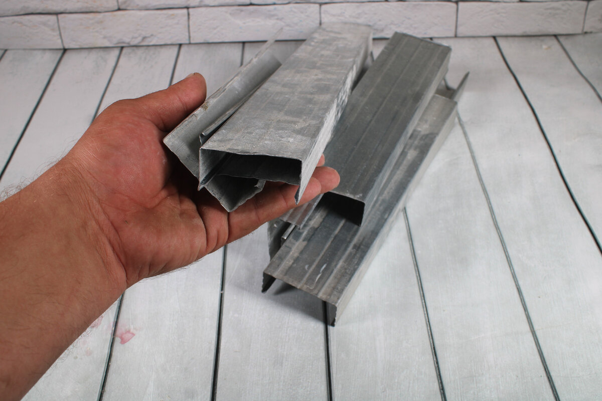 Профиль рамный 25 х 10. Голова девушки. Модель в профиль. Портрет девушки. Красивые женские плечи.