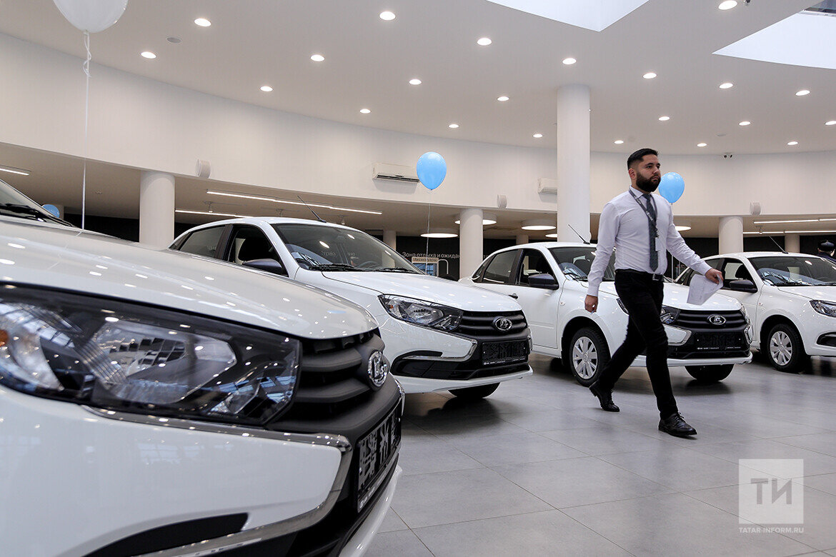 На авторынке Татарстана в июне было продано чуть более 1 тыс. автомобилей. Это в 4,8 раза меньше, чем в том же месяце прошлого годаФото: © Салават Камалетдинов / «Татар-информ»