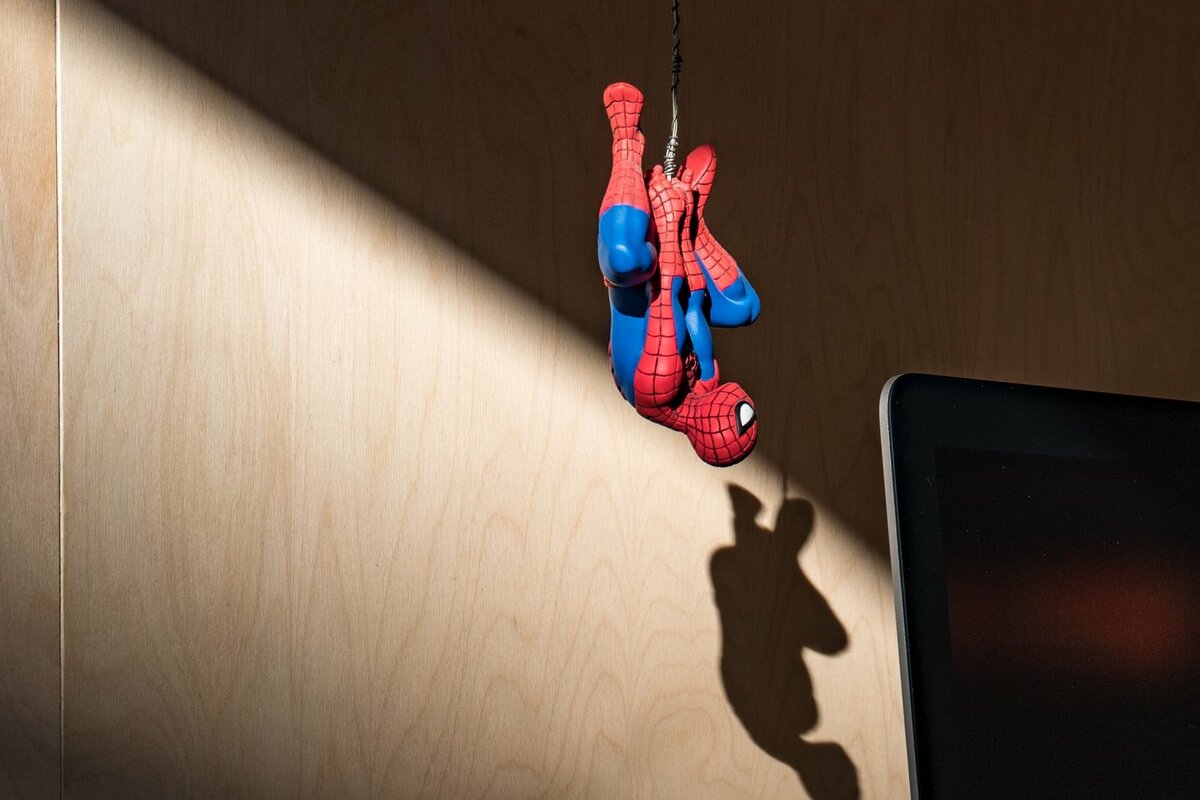     Может ли Человек-паук действительно остановить поезд паутиной