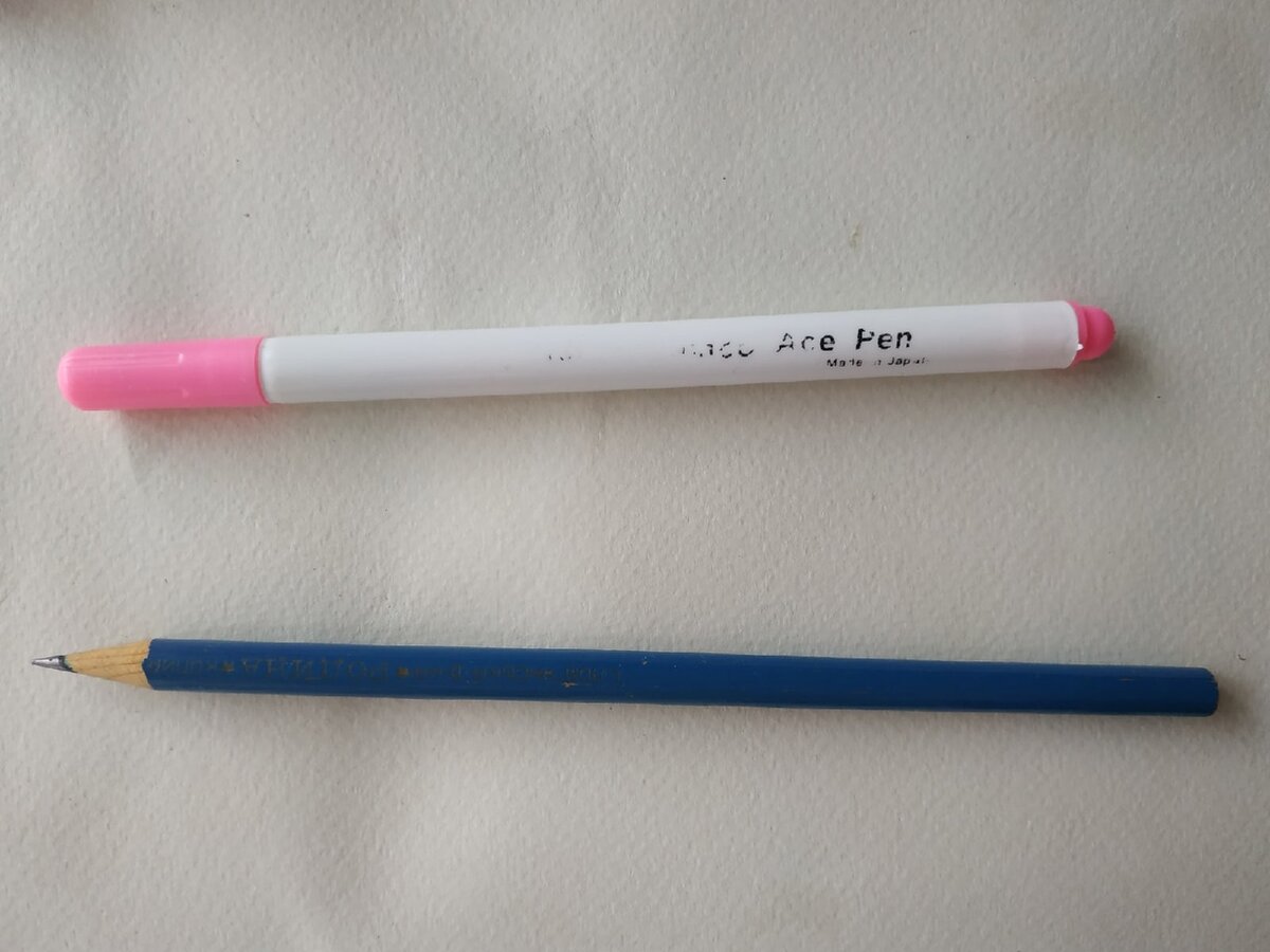 Мои основные инструменты для перенесения выкройки. Фото из архива автора.