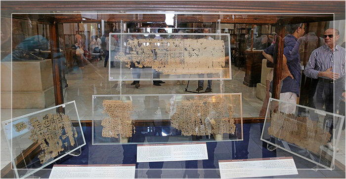 Папирус с дневником Мерера на выставке Вади-аль-Джарф, Каирский музей, 2016 год.
