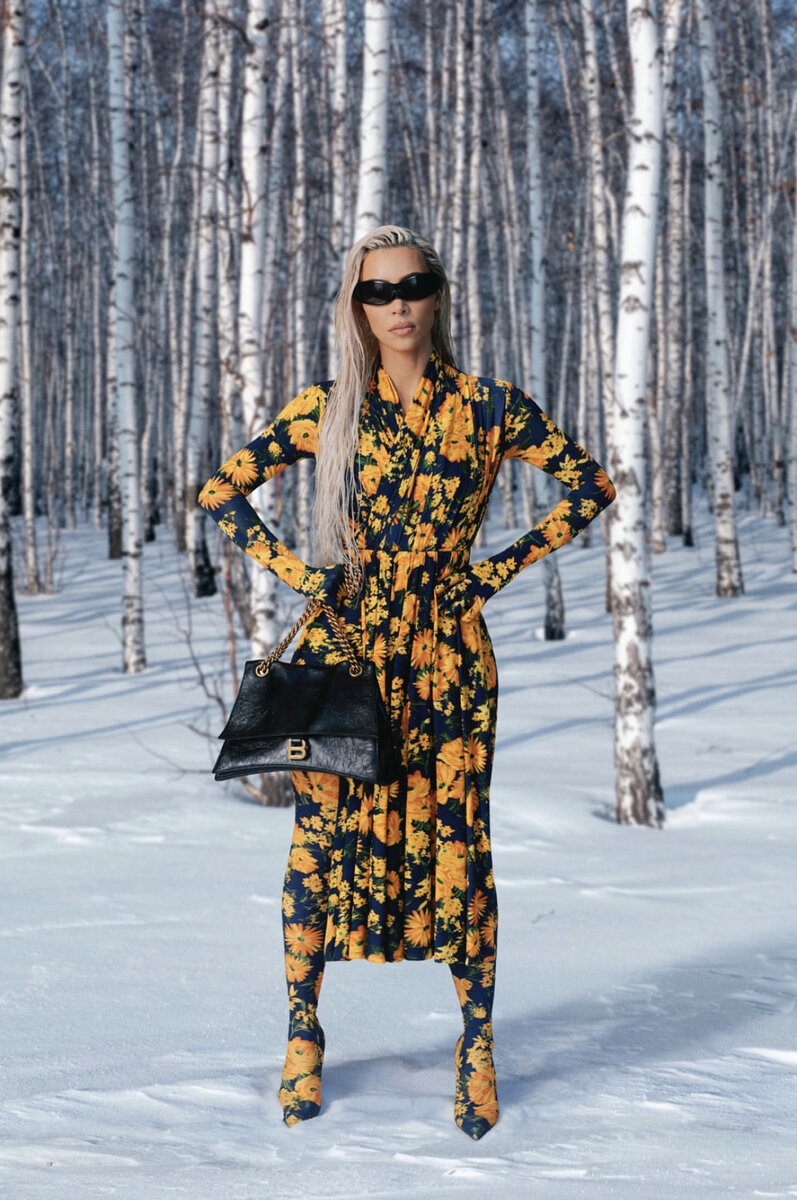    Ким Кардашьян снялась на фоне берез и сугробов Соцсети Ким Кардашьян