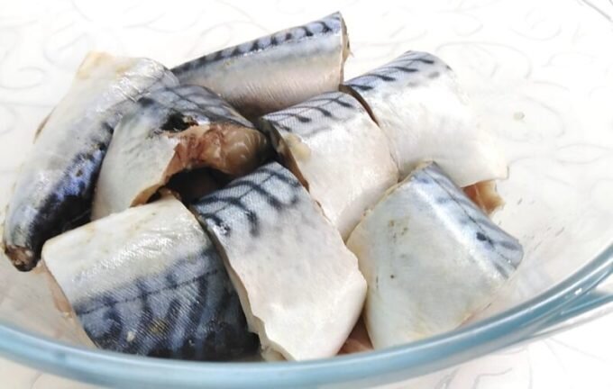 Классический рецепт салата Мимоза с рыбными консервами