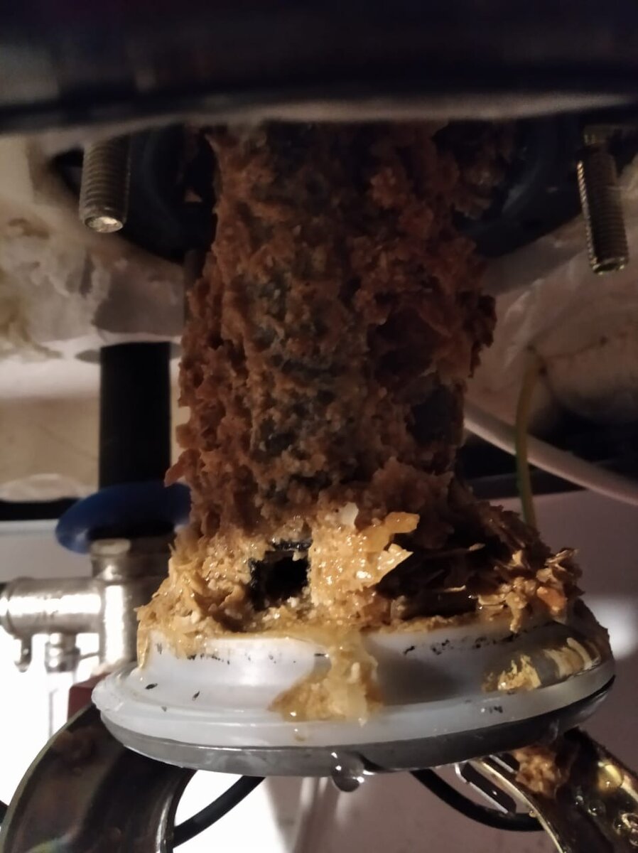 фото бойлера заказчика при 2х летнем использовании воды с жёсткостью 6,6 мг Экв/л